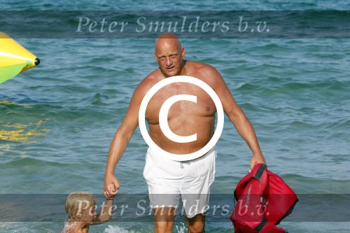 ibiza 11 juli 2013
Herman den Blijker met zijn vrouw en zoon Mats op coco beach.
Peter Smulders bv