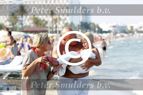 ibiza 11 juli 2013
Herman den Blijker met zijn vrouw en zoon Mats op coco beach.
Peter Smulders bv