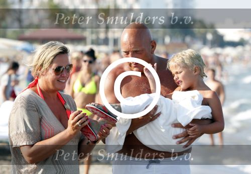 ibiza 11 juli 2013
Herman den Blijker met zijn vrouw en zoon Mats op coco beach.
Peter Smulders bv