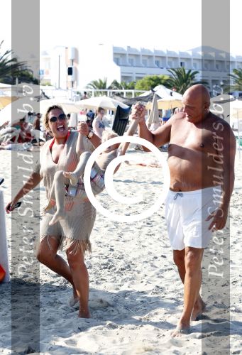 ibiza 11 juli 2013
Herman den Blijker met zijn vrouw en zoon Mats op coco beach.
Peter Smulders bv