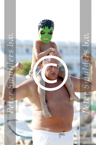 ibiza 11 juli 2013
Herman den Blijker met zijn vrouw en zoon Mats op coco beach.
Peter Smulders bv