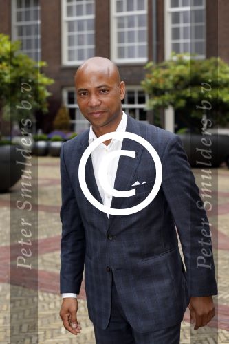 Amsterdam 27 juni 2013
Gift suite in hotel the Grand. Humberto tan
Peter Smulders bv