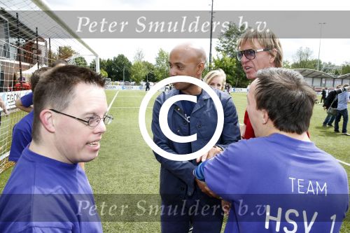 Amsterdam 29 juni 2013
Voetbaltournooi op de toekomst (ajax) voor de stichting de upside van down
met diverse bn ers en oud voetballers.. Syndroom van down. Humberto Tan
Peter Smulders bv
