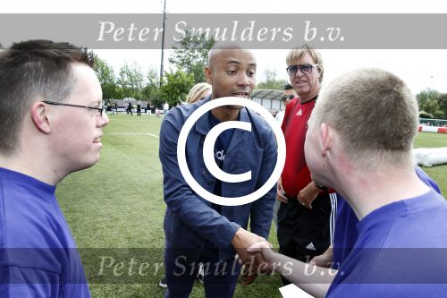 Amsterdam 29 juni 2013
Voetbaltournooi op de toekomst (ajax) voor de stichting de upside van down
met diverse bn ers en oud voetballers.. Syndroom van down. Humberto Tan
Peter Smulders bv