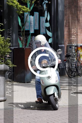Amsterdam 25 juni 2013
Huub Stapel op zijn vespa scooter
Peter Smulders bv