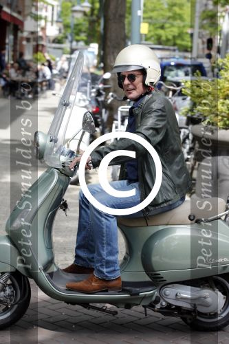 Amsterdam 25 juni 2013
Huub Stapel op zijn vespa scooter
Peter Smulders bv