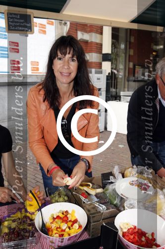 Amsterdam 1 juli 2013
Prominenten serveren 1 juli Keti Koti Ontbijt bij herdenking slavernijverleden op het Leidse Plein. Isa Hoes
Peter Smulders bv