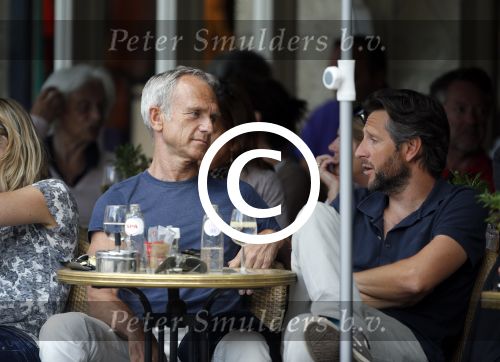 Amsterdam 8 augustus 2013
Jaap Jongbloed met een kennis op het terras van de joffers.
Peter Smulders bv