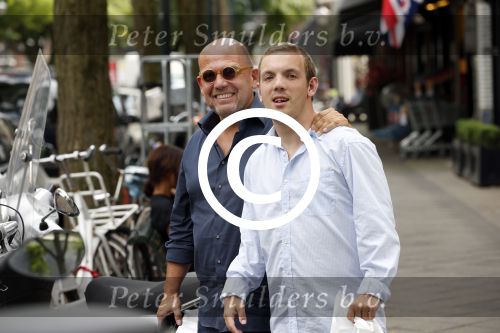 Amsterdam 9 augustus 2013
Jaap van Zweden met zijn zoon Benjamin op de cornelis schuytstraat.
Peter Smulders bv