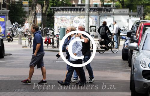Amsterdam 9 augustus 2013
Jaap van Zweden met zijn zoon Benjamin op de cornelis schuytstraat. En met Joop Kruis en Daniel v Zweden
Peter Smulders bv
