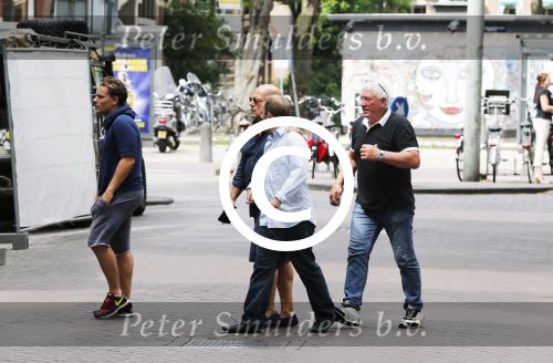 Amsterdam 9 augustus 2013
Jaap van Zweden met zijn zoon Benjamin op de cornelis schuytstraat. En met Joop Kruis en Daniel v Zweden
Peter Smulders bv