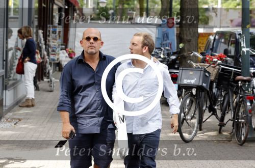 Amsterdam 9 augustus 2013
Jaap van Zweden met zijn zoon Benjamin op de cornelis schuytstraat.
Peter Smulders bv