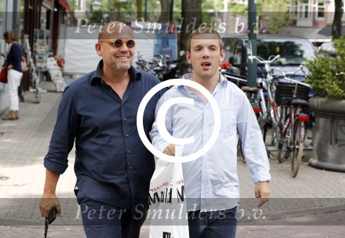 Amsterdam 9 augustus 2013
Jaap van Zweden met zijn zoon Benjamin op de cornelis schuytstraat.
Peter Smulders bv