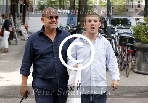 Amsterdam 9 augustus 2013
Jaap van Zweden met zijn zoon Benjamin op de cornelis schuytstraat.
Peter Smulders bv