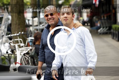 Amsterdam 9 augustus 2013
Jaap van Zweden met zijn zoon Benjamin op de cornelis schuytstraat.
Peter Smulders bv