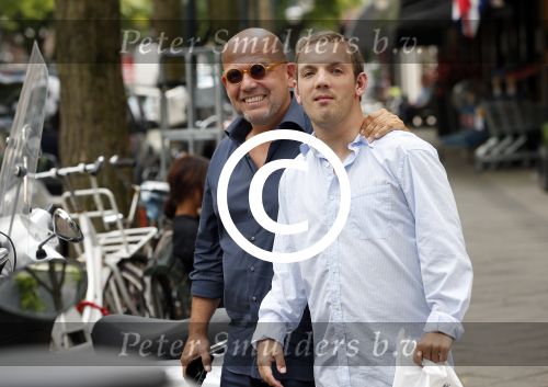 Amsterdam 9 augustus 2013
Jaap van Zweden met zijn zoon Benjamin op de cornelis schuytstraat.
Peter Smulders bv