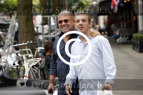 Amsterdam 9 augustus 2013
Jaap van Zweden met zijn zoon Benjamin op de cornelis schuytstraat.
Peter Smulders bv