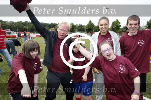 Amsterdam 29 juni 2013
Voetbaltournooi op de toekomst (ajax) voor de stichting de upside van down
met diverse bn ers en oud voetballers.. Syndroom van down. Jack Spijkerman
Peter Smulders bv