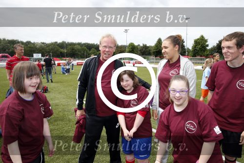 Amsterdam 29 juni 2013
Voetbaltournooi op de toekomst (ajax) voor de stichting de upside van down
met diverse bn ers en oud voetballers.. Syndroom van down. Jack Spijkerman
Peter Smulders bv