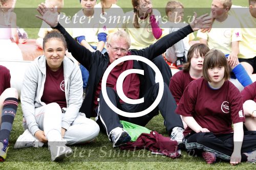 Amsterdam 29 juni 2013
Voetbaltournooi op de toekomst (ajax) voor de stichting de upside van down
met diverse bn ers en oud voetballers.. Syndroom van down. Jack Spijkerman
Peter Smulders bv