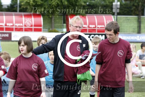 Amsterdam 29 juni 2013
Voetbaltournooi op de toekomst (ajax) voor de stichting de upside van down
met diverse bn ers en oud voetballers.. Syndroom van down. Jack Spijkerman
Peter Smulders bv