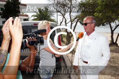 ibiza 12 juli 2013
Jan Reus en Sonja Bakker trouwen bij strandtent Sa Flama op ibiza alle 5 hun kinderen inclusief Bram zijn natuurlijk aanwezig.
Peter Smulders bv