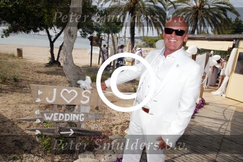 ibiza 12 juli 2013
Jan Reus en Sonja Bakker trouwen bij strandtent Sa Flama op ibiza alle 5 hun kinderen inclusief Bram zijn natuurlijk aanwezig.
Peter Smulders bv