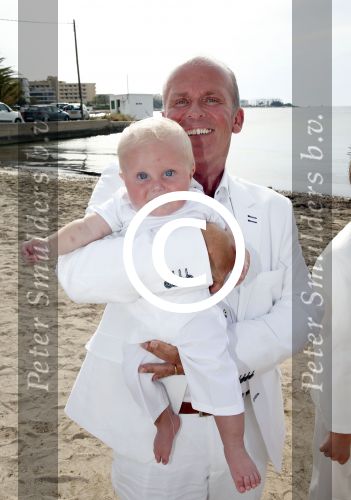 ibiza 12 juli 2013
Jan Reus en Sonja Bakker trouwen bij strandtent Sa Flama op ibiza alle 5 hun kinderen inclusief Bram zijn natuurlijk aanwezig.
Peter Smulders bv