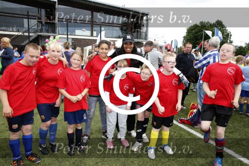 Amsterdam 29 juni 2013
Voetbaltournooi op de toekomst (ajax) voor de stichting de upside van down
met diverse bn ers en oud voetballers.. Syndroom van down. Jasmine Sendar
Peter Smulders bv