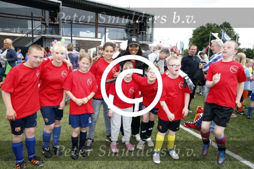 Amsterdam 29 juni 2013
Voetbaltournooi op de toekomst (ajax) voor de stichting de upside van down
met diverse bn ers en oud voetballers.. Syndroom van down. Jasmine Sendar
Peter Smulders bv
