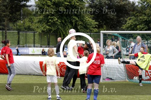 Amsterdam 29 juni 2013
Voetbaltournooi op de toekomst (ajax) voor de stichting de upside van down
met diverse bn ers en oud voetballers.. Syndroom van down. Jasmine Sendar
Peter Smulders bv