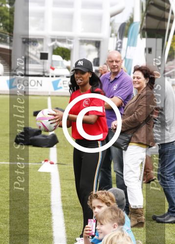 Amsterdam 29 juni 2013
Voetbaltournooi op de toekomst (ajax) voor de stichting de upside van down
met diverse bn ers en oud voetballers.. Syndroom van down. Jasmine Sendar
Peter Smulders bv