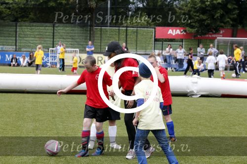 Amsterdam 29 juni 2013
Voetbaltournooi op de toekomst (ajax) voor de stichting de upside van down
met diverse bn ers en oud voetballers.. Syndroom van down. Jasmine Sendar
Peter Smulders bv