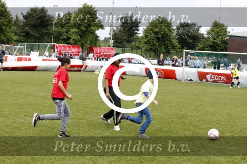 Amsterdam 29 juni 2013
Voetbaltournooi op de toekomst (ajax) voor de stichting de upside van down
met diverse bn ers en oud voetballers.. Syndroom van down. Jasmine Sendar
Peter Smulders bv
