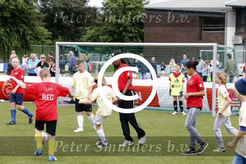 Amsterdam 29 juni 2013
Voetbaltournooi op de toekomst (ajax) voor de stichting de upside van down
met diverse bn ers en oud voetballers.. Syndroom van down. Jasmine Sendar
Peter Smulders bv