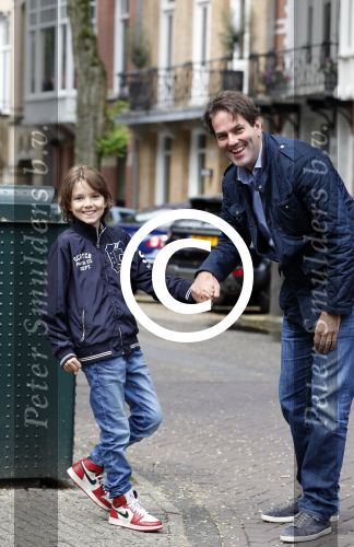 Amsterdam 29 juni 2013
Jean Luc met zoon op de cornelis schuytstraat
Peter Smulders bv