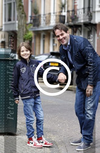 Amsterdam 29 juni 2013
Jean Luc met zoon op de cornelis schuytstraat
Peter Smulders bv
