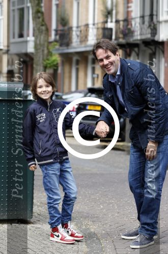 Amsterdam 29 juni 2013
Jean Luc met zoon op de cornelis schuytstraat
Peter Smulders bv