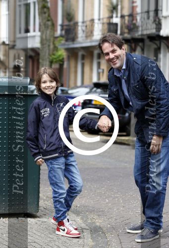 Amsterdam 29 juni 2013
Jean Luc met zoon op de cornelis schuytstraat
Peter Smulders bv