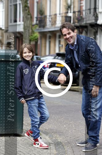 Amsterdam 29 juni 2013
Jean Luc met zoon op de cornelis schuytstraat
Peter Smulders bv