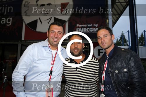 Amsterdam 3 juli 2013
Sjaak Swart 75 jaar . Hij viert dat met een wedstrijd met oud ajax spelers in het Olympisch stadion. Reduan Diba Jeffrey Sneijder en ...
Peter Smulders bv
