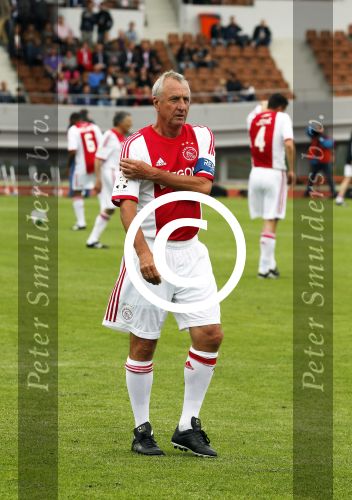 Amsterdam 3 juli 2013
Sjaak Swart 75 jaar . Hij viert dat met een wedstrijd met oud ajax spelers in het Olympisch stadion. Johan Cruijff
Peter Smulders bv