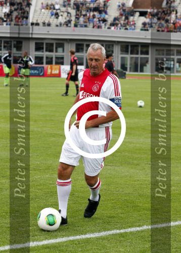 Amsterdam 3 juli 2013
Sjaak Swart 75 jaar . Hij viert dat met een wedstrijd met oud ajax spelers in het Olympisch stadion. Johan Cruijff
Peter Smulders bv