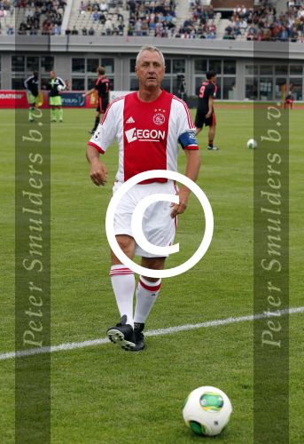 Amsterdam 3 juli 2013
Sjaak Swart 75 jaar . Hij viert dat met een wedstrijd met oud ajax spelers in het Olympisch stadion. Johan Cruijff
Peter Smulders bv