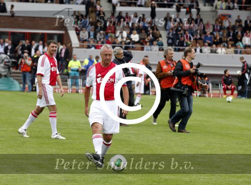 Amsterdam 3 juli 2013
Sjaak Swart 75 jaar . Hij viert dat met een wedstrijd met oud ajax spelers in het Olympisch stadion. Johan Cruijff
Peter Smulders bv