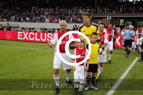 Amsterdam 3 juli 2013
Sjaak Swart 75 jaar . Hij viert dat met een wedstrijd met oud ajax spelers in het Olympisch stadion. Johan Cruijff
Peter Smulders bv