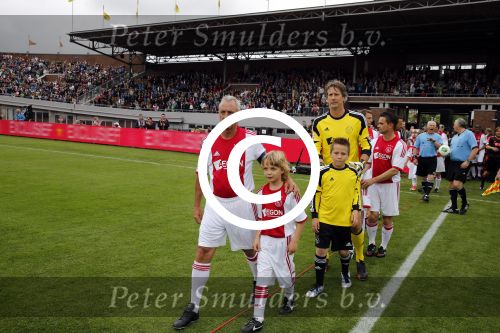 Amsterdam 3 juli 2013
Sjaak Swart 75 jaar . Hij viert dat met een wedstrijd met oud ajax spelers in het Olympisch stadion. Johan Cruijff
Peter Smulders bv