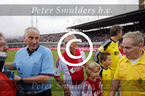 Amsterdam 3 juli 2013
Sjaak Swart 75 jaar . Hij viert dat met een wedstrijd met oud ajax spelers in het Olympisch stadion. Johan Cruijff
Peter Smulders bv