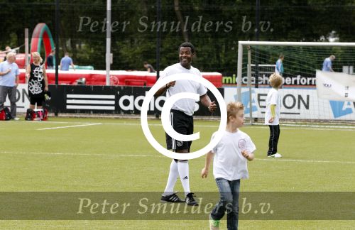 Amsterdam 29 juni 2013
Voetbaltournooi op de toekomst (ajax) voor de stichting de upside van down
met diverse bn ers en oud voetballers.. Syndroom van down. John Williams
Peter Smulders bv