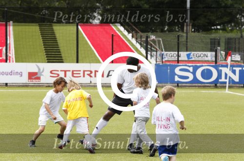 Amsterdam 29 juni 2013
Voetbaltournooi op de toekomst (ajax) voor de stichting de upside van down
met diverse bn ers en oud voetballers.. Syndroom van down. John Williams
Peter Smulders bv